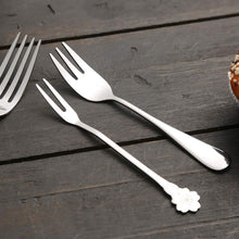 Load image into Gallery viewer, 24Pcs Stainless Steel Flatware Set Color Silver